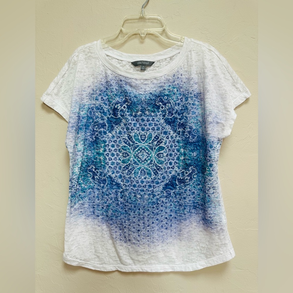 NWOT Daisy Fuentes Women's Blue White Purple Design shirt Top Size Medium aztec